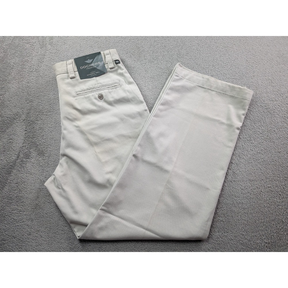 Dockers D3 Classic Fit Khaki Pants Mens 33x30 Stone Beige Flat Front Chinos NWT